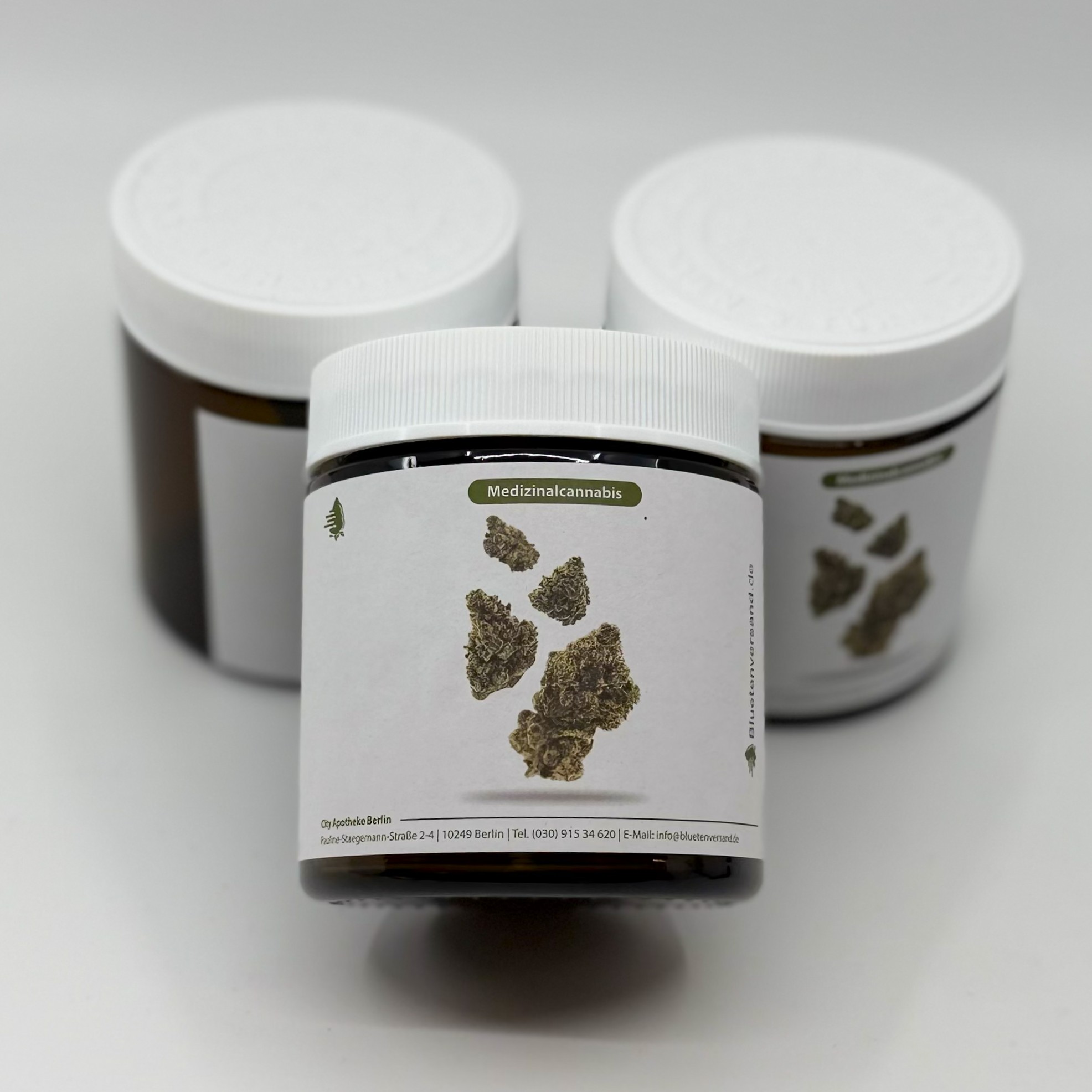Bluetenversand.de Medizinalcannabis Braunglas klein Kippansicht